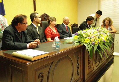 Vereadores prefeito e vice durante eleição da Mesa Diretora 2013-2014. FOTO: Henrique Sugano Perama