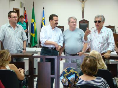 Deputado Itamar Borges e vereador Elói Sippel, com os membros do PMDB de Guararapes Carlos Seno e Pedro Paulo de Toledo